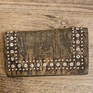 Mossy Oak Women's Rhinestone Studded Wallet